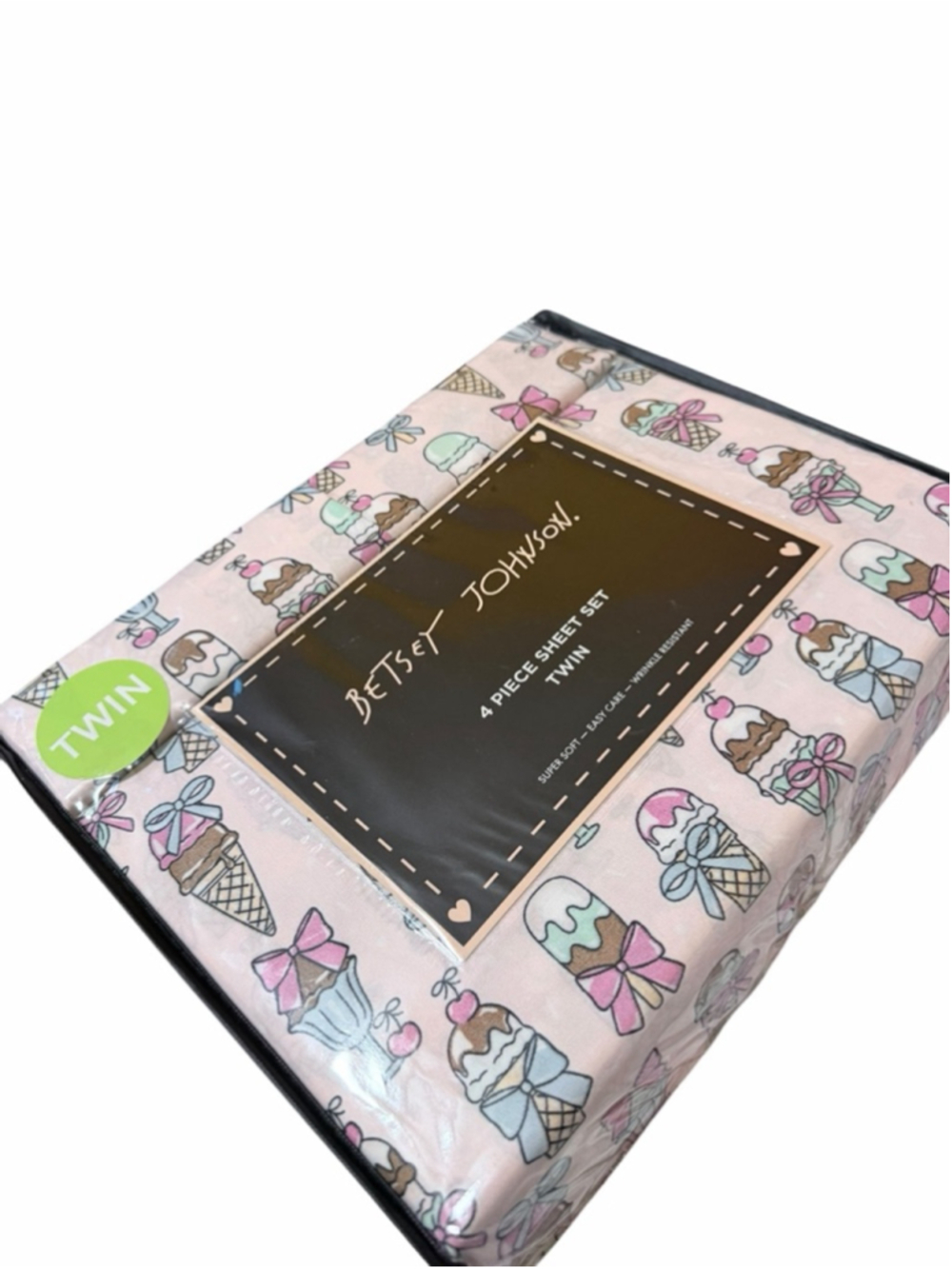 Betsey Johnson Twin 4 Piece Sheet Set.